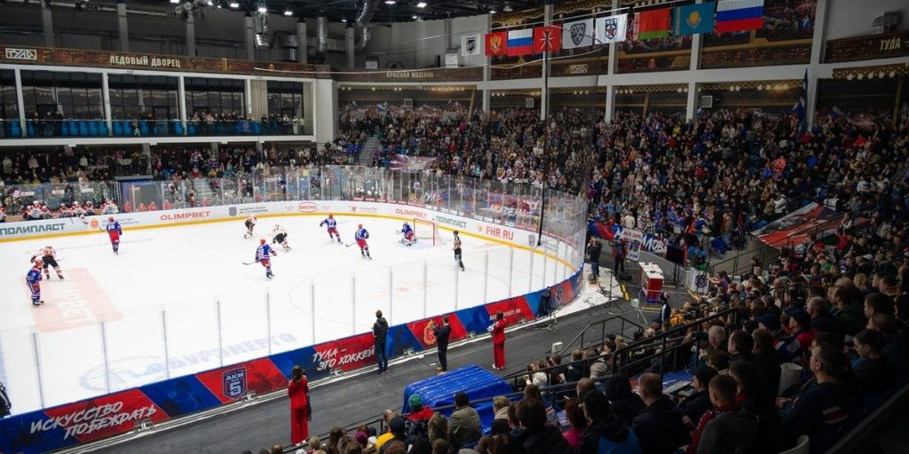 Partita di Hockey su Ghiaccio tra Tульский АКМ e Южный Урал: Un Evento Cruciale per la Squadra di Casa