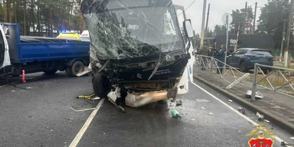 В больнице скончался пострадавший в ДТП с автобусом в Ломоносовском районе