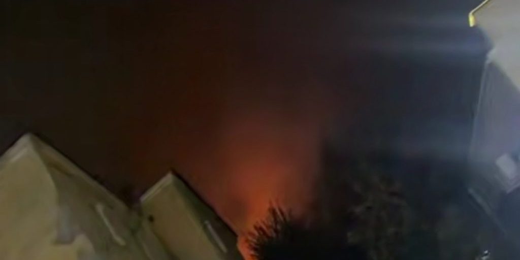 Incendio a Rostov sul Don: Abitazione Abbandonata in Fiamme Solleva Preoccupazioni sulla Sicurezza Pubblica