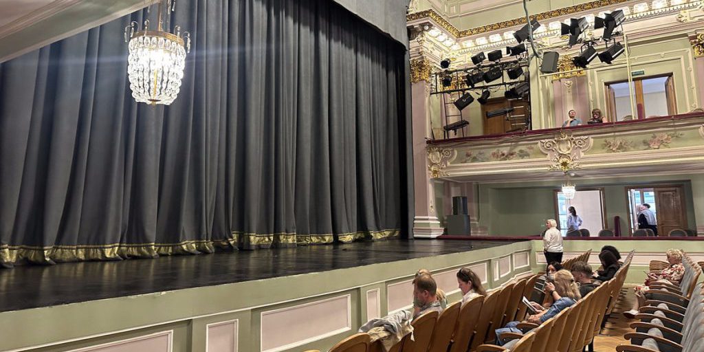 В Светлогорске заплатят миллионы за спектакль с Маковецким