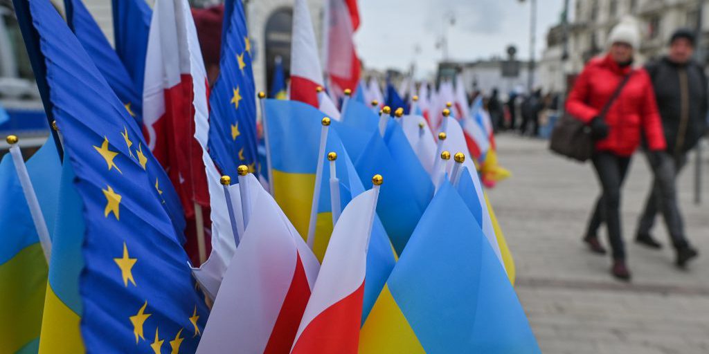 Poll: 50% of Poles believe aid for Ukrainian refugees is excessive