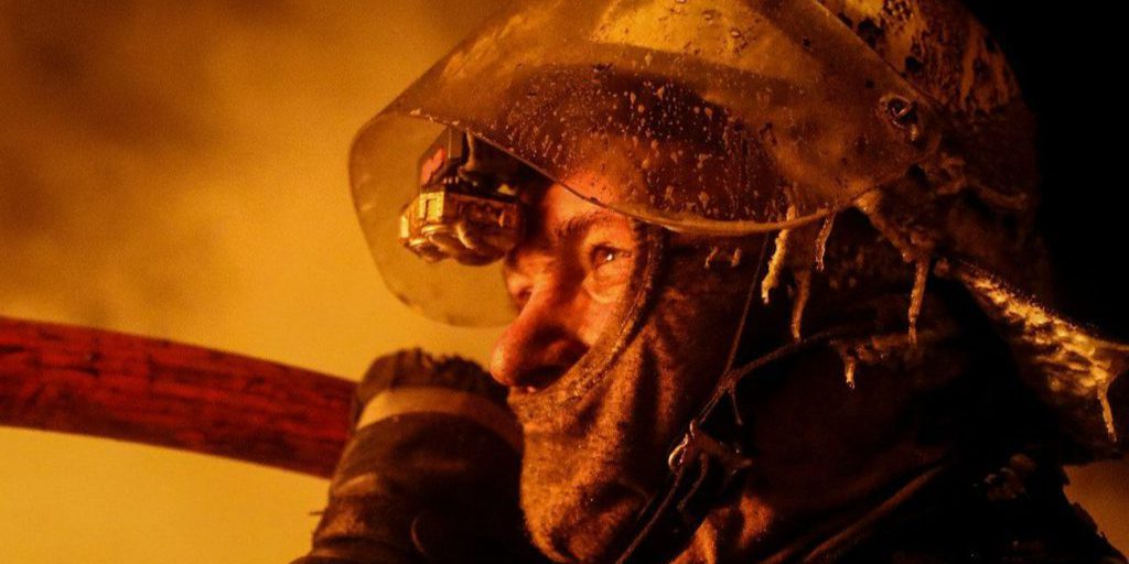 Attacco russo a Kryvyi Rih: edificio residenziale in fiamme