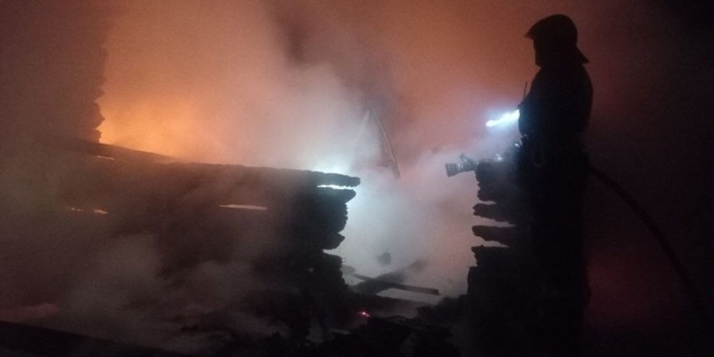 Жители Зареченска лишились имущества из-за пожара в гараже