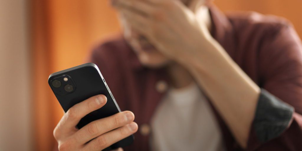 Житель Сафонова потерял крупную сумму денег из-за мошеннической схемы