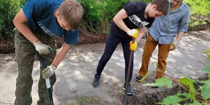 Более 1800 детей и подростков смогли получить работу с начала года