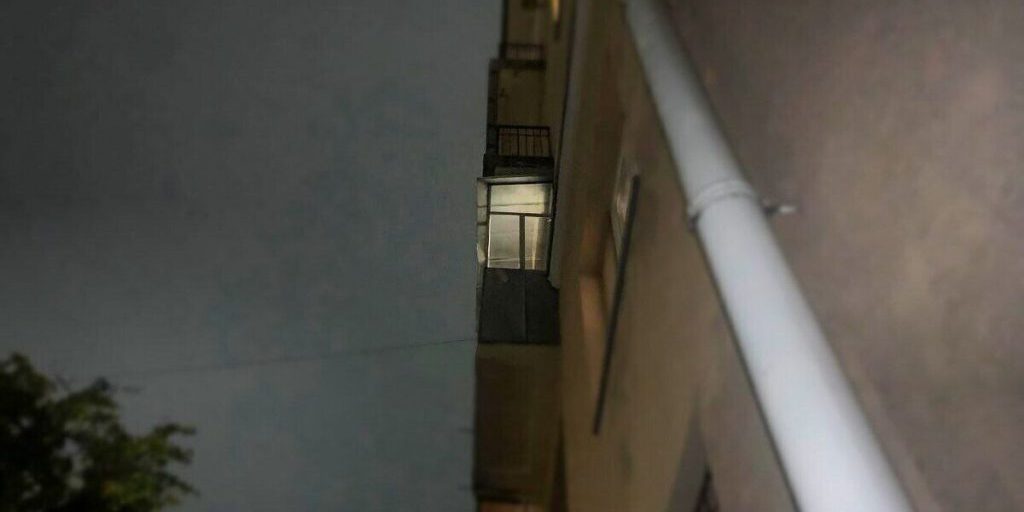 В центре Воронежа мужчина погиб при падении с 4 этажа