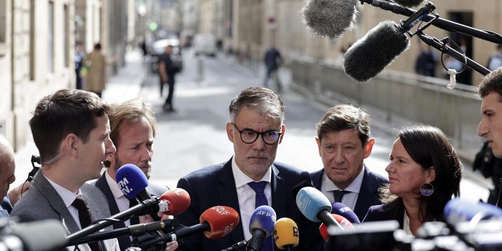 I Socialisti Francesi Esitano sul Ritorno dell'Imposta sul Patrimonio