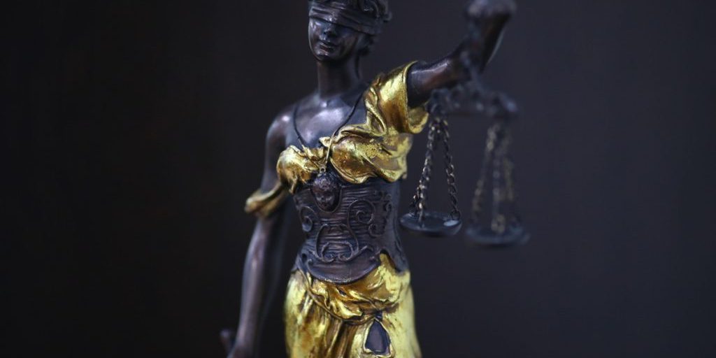 Condanna per corruzione ad Astrachan: un ex dipendente condannato per aver ricevuto 3,7 milioni di rubli in cambio di assunzioni