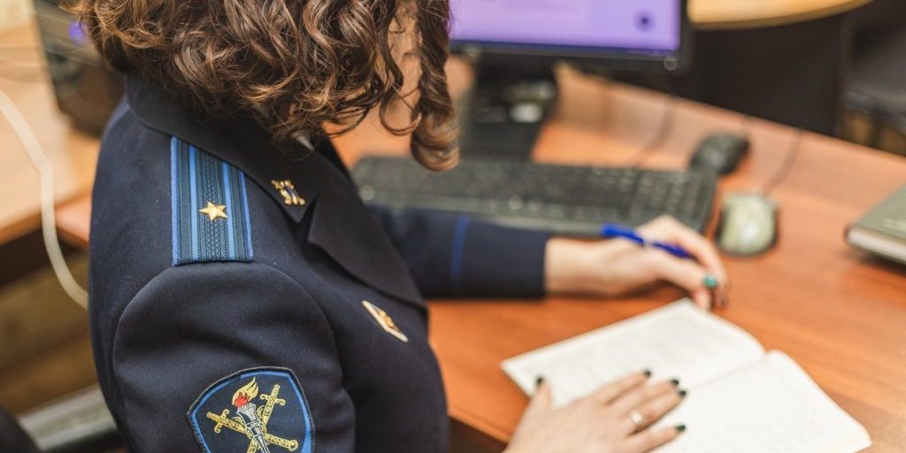 Truffa su larga scala in Russia: oltre 16 milioni di rubli sottratti a centinaia di vittime nella regione di Vladimir