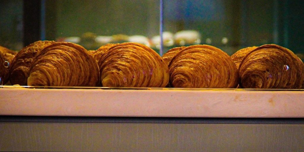 В Туле сняли на видео крысу, которая бегала по выпечке в супермаркете