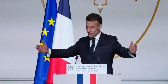 Macron denuncia gli Stati Uniti per l'allontanamento dalle norme internazionali e chiama a rafforzare la regolamentazione tecnologica europea
