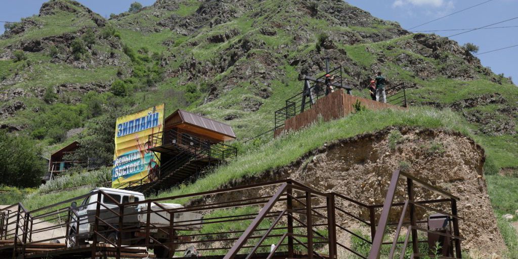 Incidente sulla funivia dell'Elbrus: identificati i coniugi deceduti e analisi delle possibili conseguenze