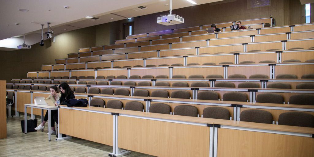 "Nuove limitazioni sui posti a pagamento nelle università russe: equità nell'accesso all'istruzione superiore"