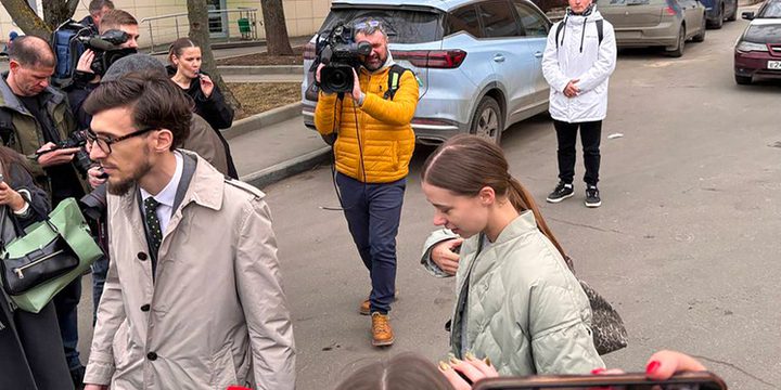 Avvocati del blogger Mitroshina ammettono colpa in caso di frode: conseguenze e implicazioni per la comunità legale