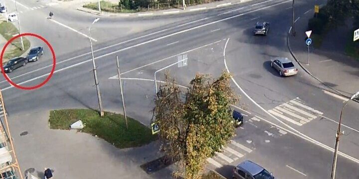 На повороте с улицы Вокзальной на Октябрьский проспект ДТП