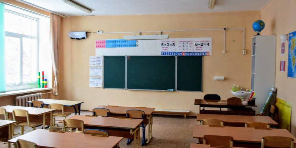 Почти 150 классов в омских школах закрыты на карантин