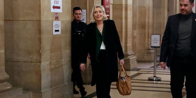 Front National non ritenuto responsabile per contratti di assistenti parlamentari europei: decisione del parquet generale in attesa del verdetto del tribunale