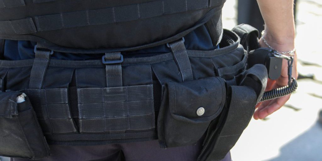 Голый мужчина устроил пожар на козырьке тубдиспансера в Петербурге