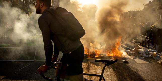 "Proteste in Francia: azioni di blocco e mobilitazioni contro le politiche del governo"