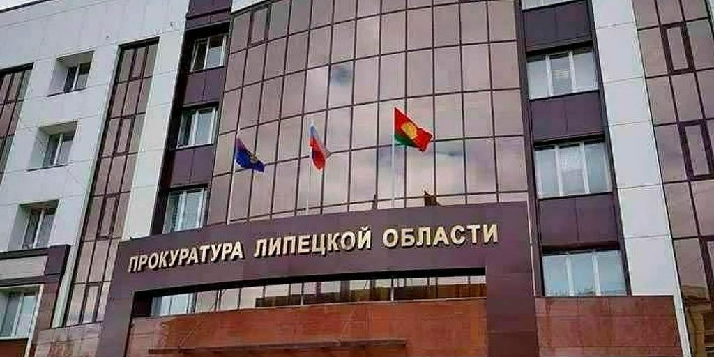 Pensionata russa recupera 2,2 milioni di rubli dopo essere stata vittima di truffa: un caso di successo nella lotta contro la truffa agli anziani