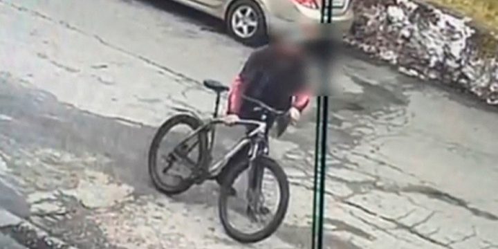 В Брянске пьяный мужчина украл велосипед, но не смог на нем уехать