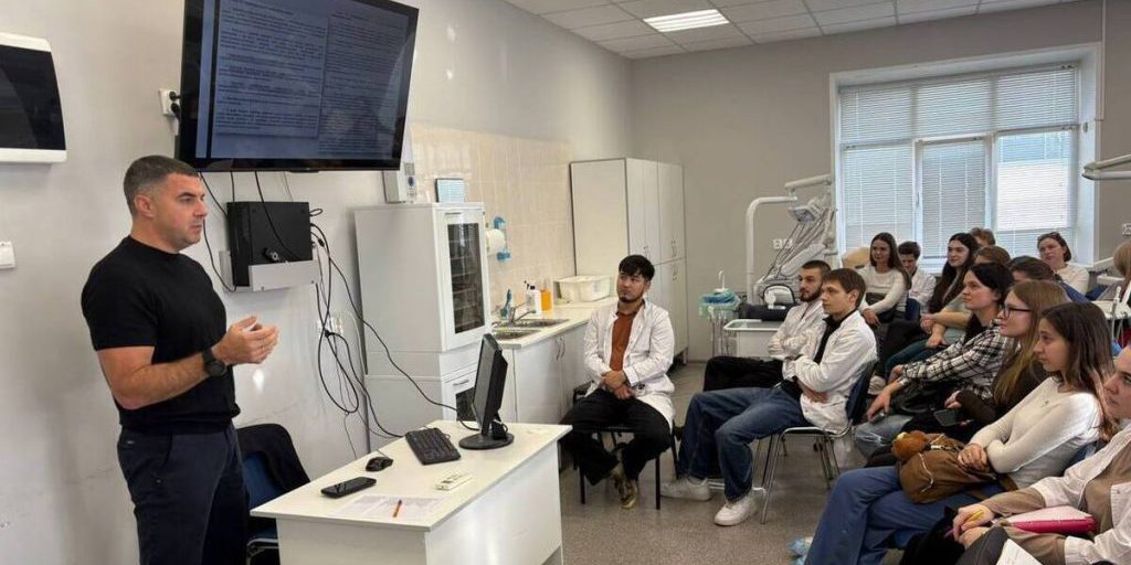 В РязГМУ мэр Тулы провел открытый урок для будущих стоматологов