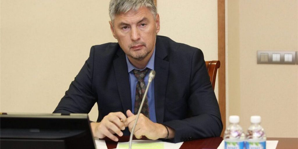 Dimissioni del Ministro dell'Industria e dell'Energia della Ciuvascia: Implicazioni per lo Sviluppo Economico della Regione