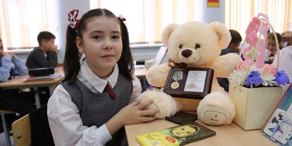 "Kira Kolyabina: la giovane volontaria premiata per il suo impegno sociale"