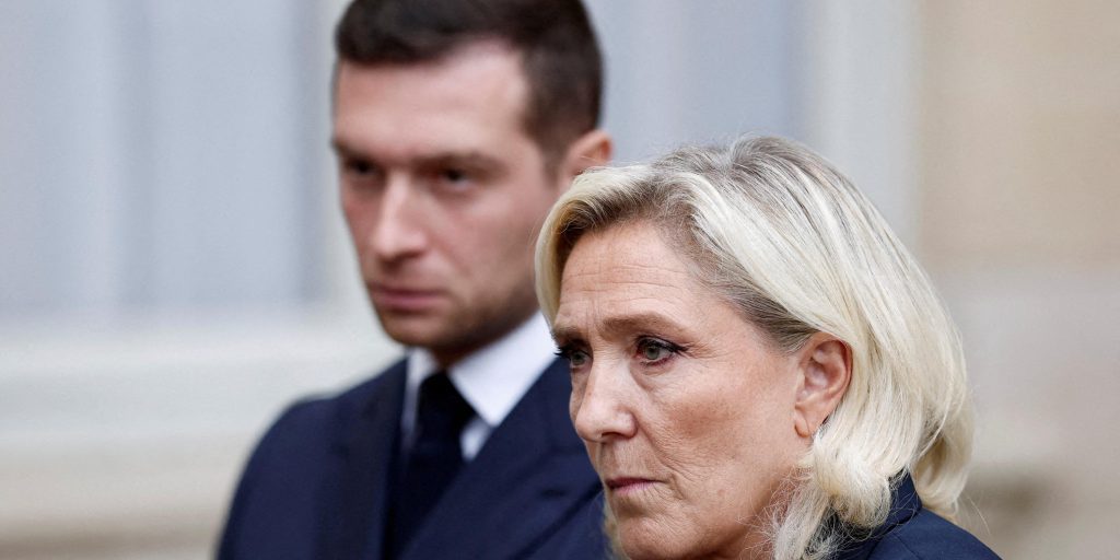 Marine Le Pen e il suo piano per una dissoluzione del governo francese: quale futuro per la politica nazionale?