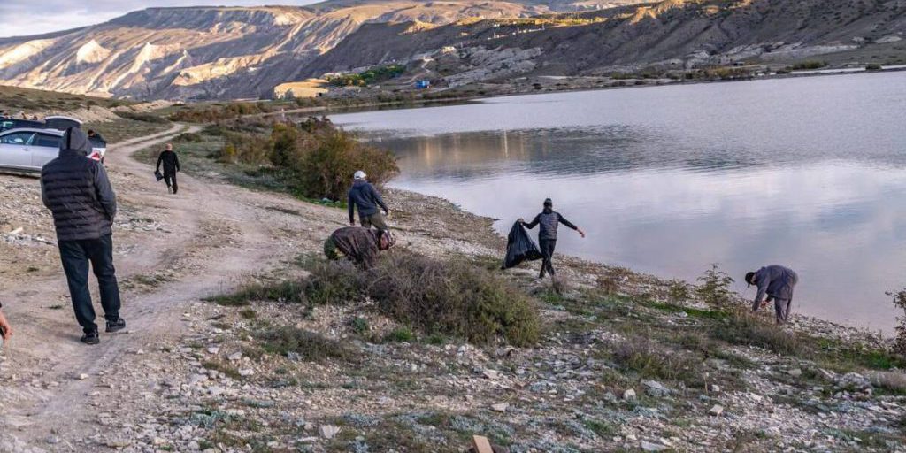 Чиркейское водохранилище очистили от мусора в ходе субботника