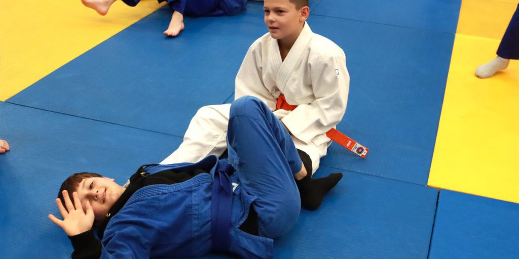 Митрополит Исидор благословил участников межрегиональных соревнований по дзюдо в Ярцево