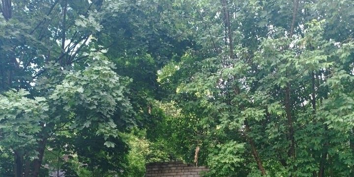 Demolizione di edificio pericolante a Kovrov: una misura per la sicurezza pubblica