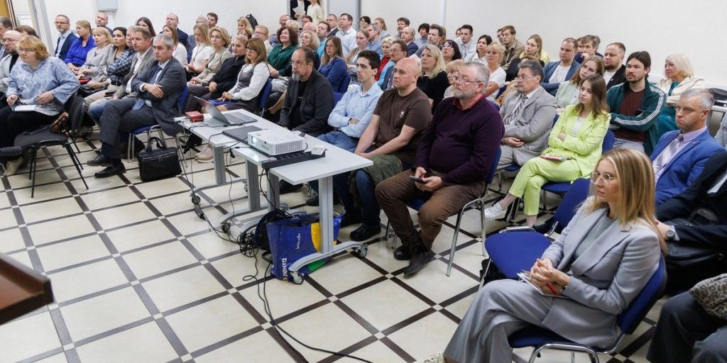 Università Medica di Smolensk: esperti si incontrano per discutere il futuro dello sviluppo accademico nel programma Priorità 2030