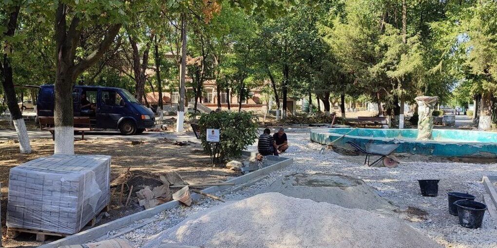 "Novotroitsk: il nuovo parco centrale ristrutturato diventa il cuore verde della comunità"