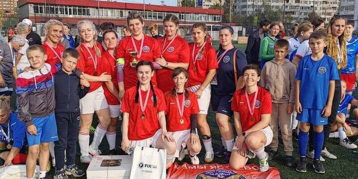 Squadra Femminile di Calcio Amatoriale "Mamme degli Sparvieri" di Serpuchov Si Distinge a Livello Nazionale
