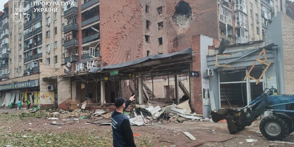 Russians hit apartment building in Sloviansk: six injured