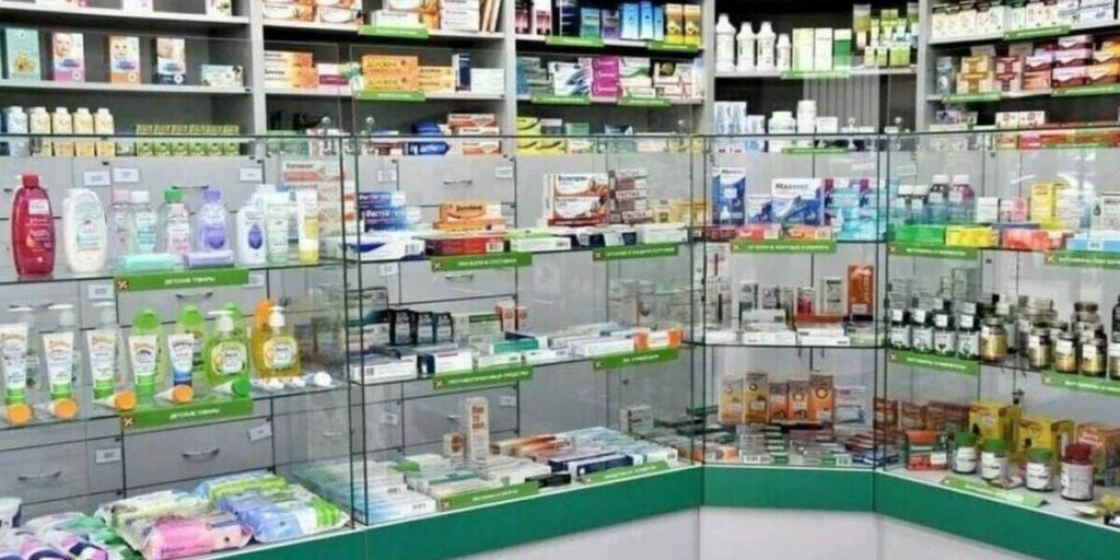 Chiusura di un'apteka a Makhachkala per violazioni delle norme sanitarie: conseguenze e implicazioni per la salute pubblica