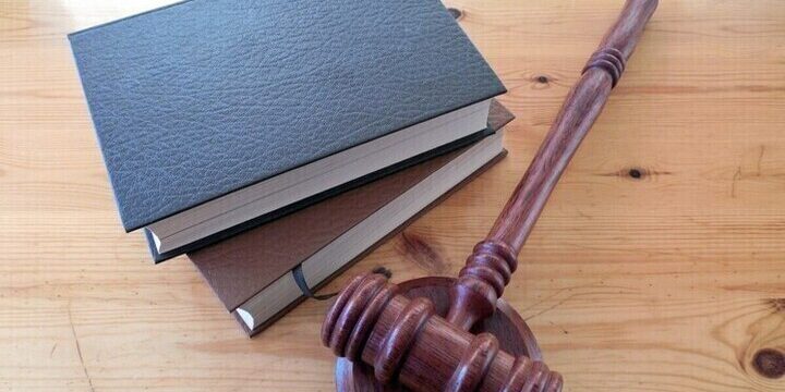 Donna di Kursk condannata per guida senza patente: le conseguenze di un reato grave per la sicurezza stradale