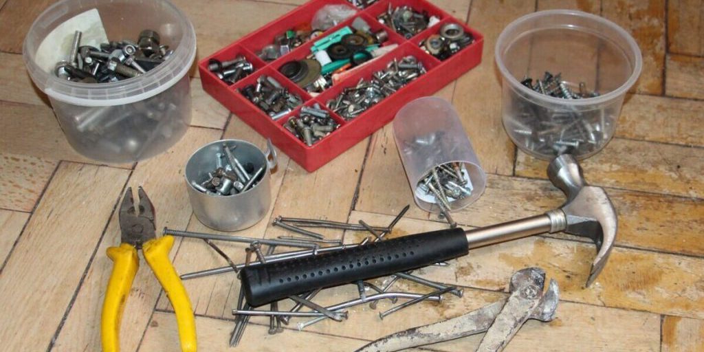 Жителя Рахьи обокрали на оружие и инструменты стоимостью 325 тысяч рублей