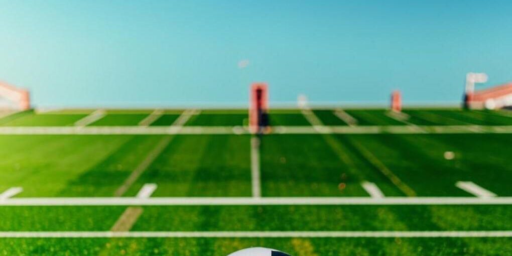 Master-class di calcio a Kaspijsk: promuovere lo sport e l'attività fisica tra gli studenti russi