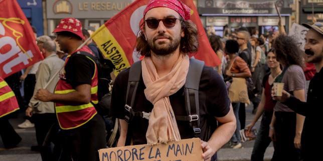 Manifestazioni di massa in Francia: 250 raduni per chiedere cambiamento politico e maggiore equità fiscale