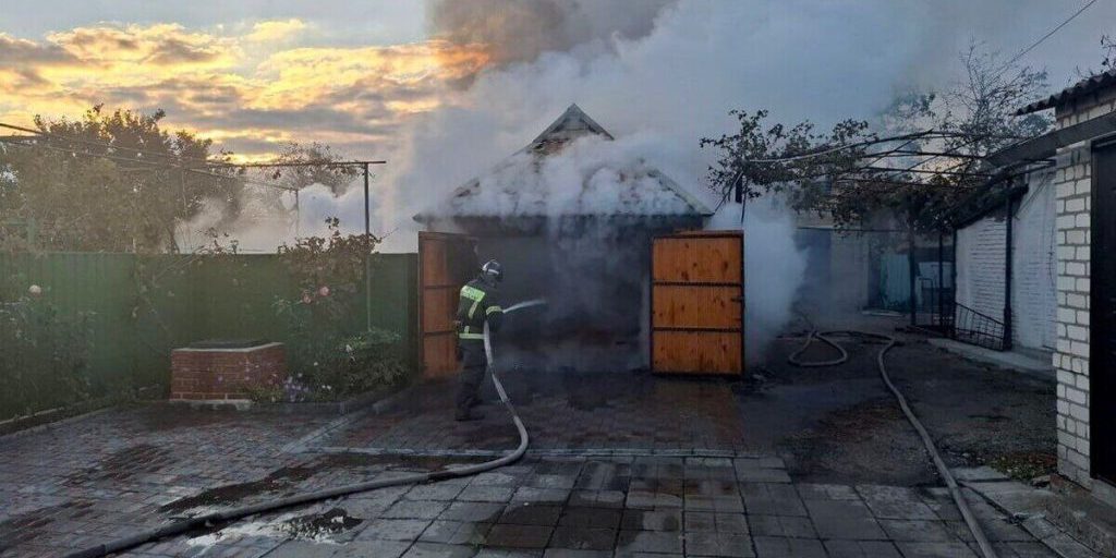 Запорожские спасатели потушили в Приморске гаражный пожар