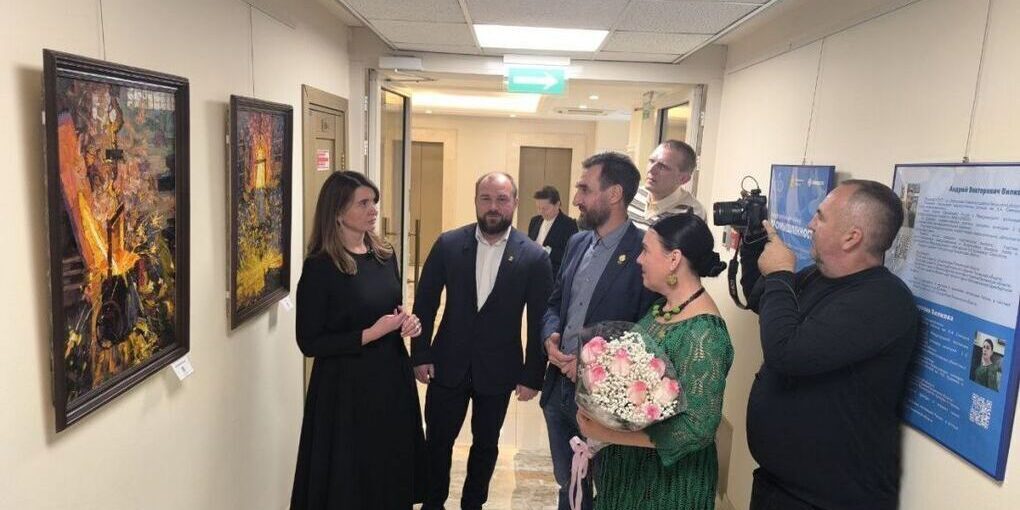 Mostra d'arte "Industria. Paesaggio industriale" al Consiglio della Federazione: una riflessione sulla bellezza e il valore del lavoro