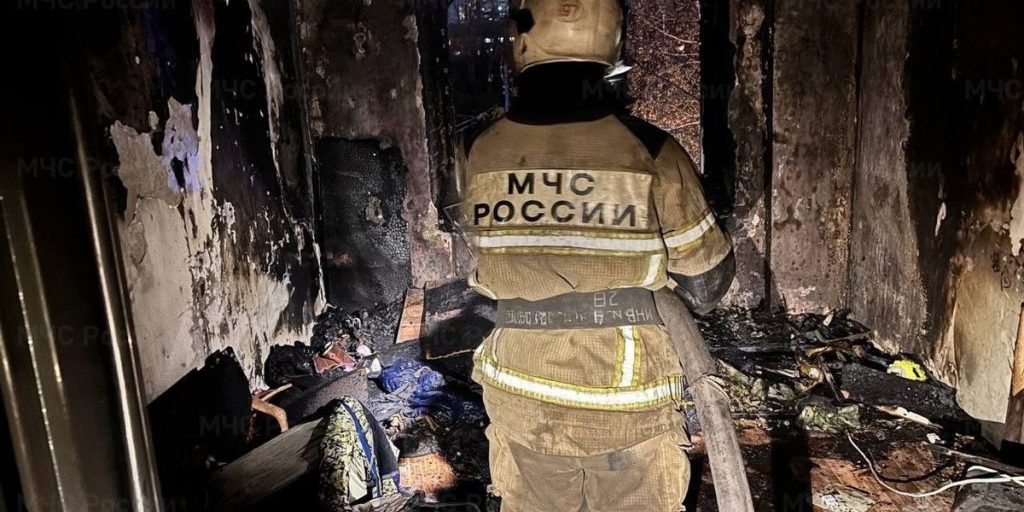 В Екатеринбурге произошел пожар в пятиэтажном доме на Самолетной