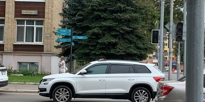 Emergenza sicurezza stradale: semafori spenti davanti al liceo №22 di Orel