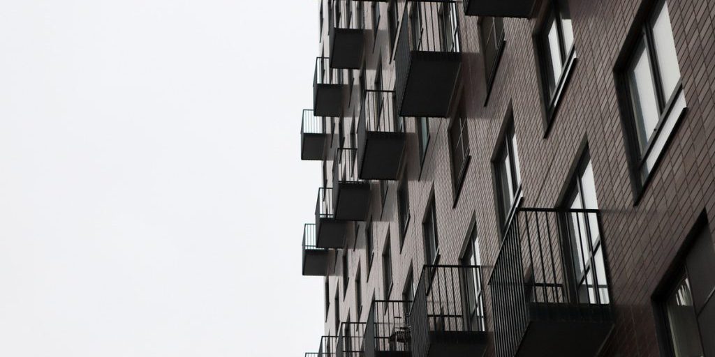 Новостройку затопило нечистотами из-за зеленых помидоров