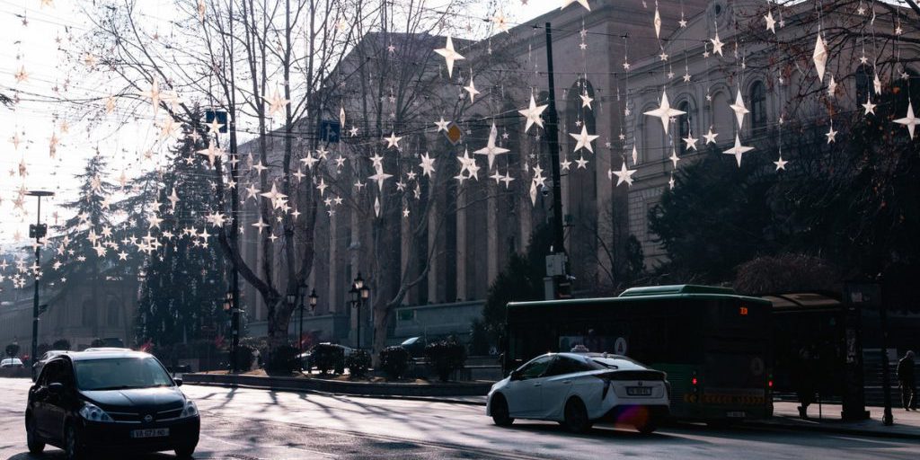 Митинг в Тбилиси: протестующие перекрыли проспект у парламента