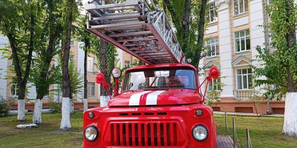 Incendi nella regione di Zauralye: 12 fuochi spenti in sole 24 ore, una vittoria per la sicurezza pubblica e l'ambiente