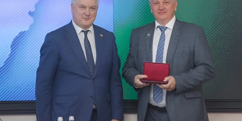 Воронежский губернатор наградил 23 выдающихся жителей региона