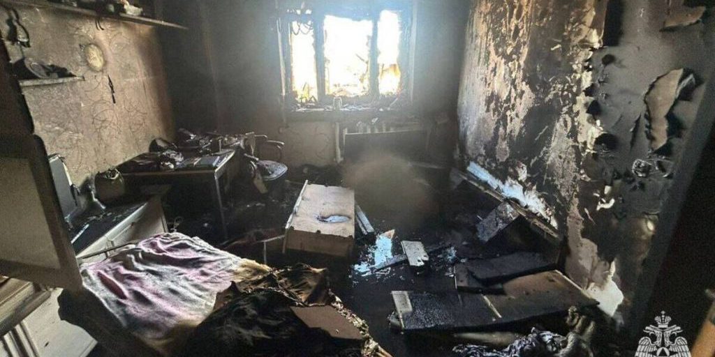 Новгородцы спасли женщину из горящей квартиры на Хутынской улице